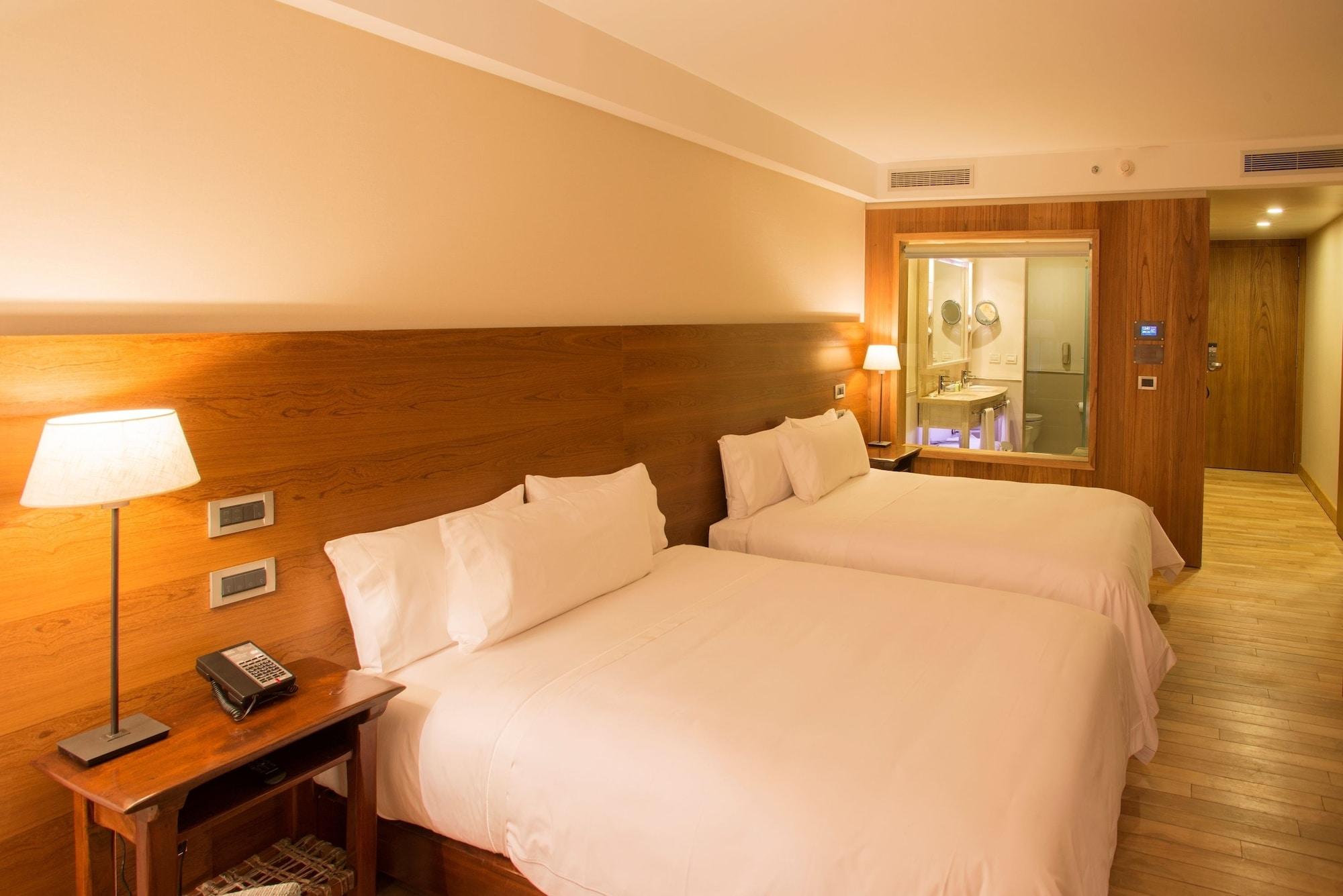 Arakur Ushuaia Resort & Spa Buitenkant foto A room at the hotel