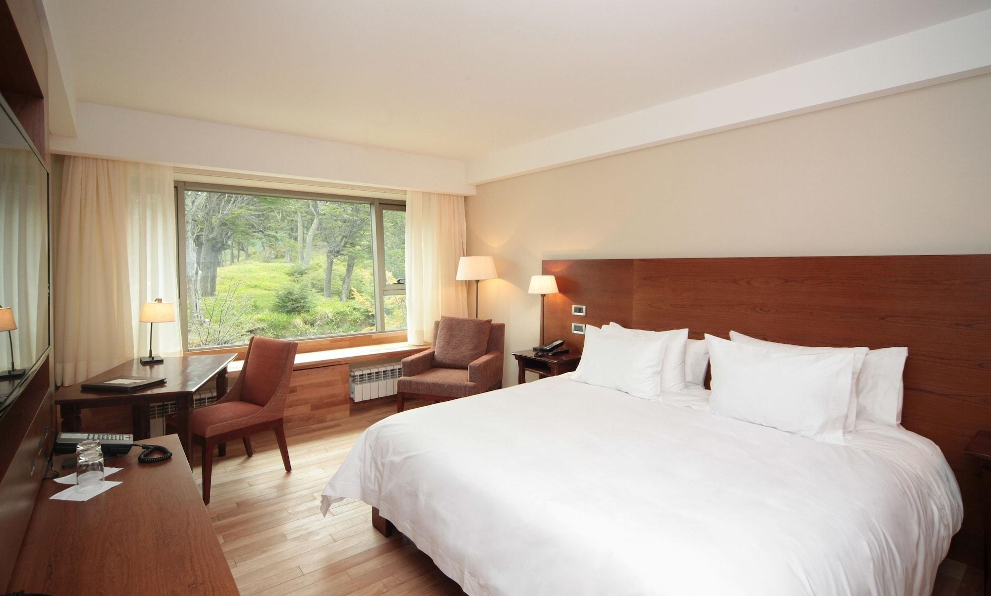 Arakur Ushuaia Resort & Spa Buitenkant foto A room at the hotel