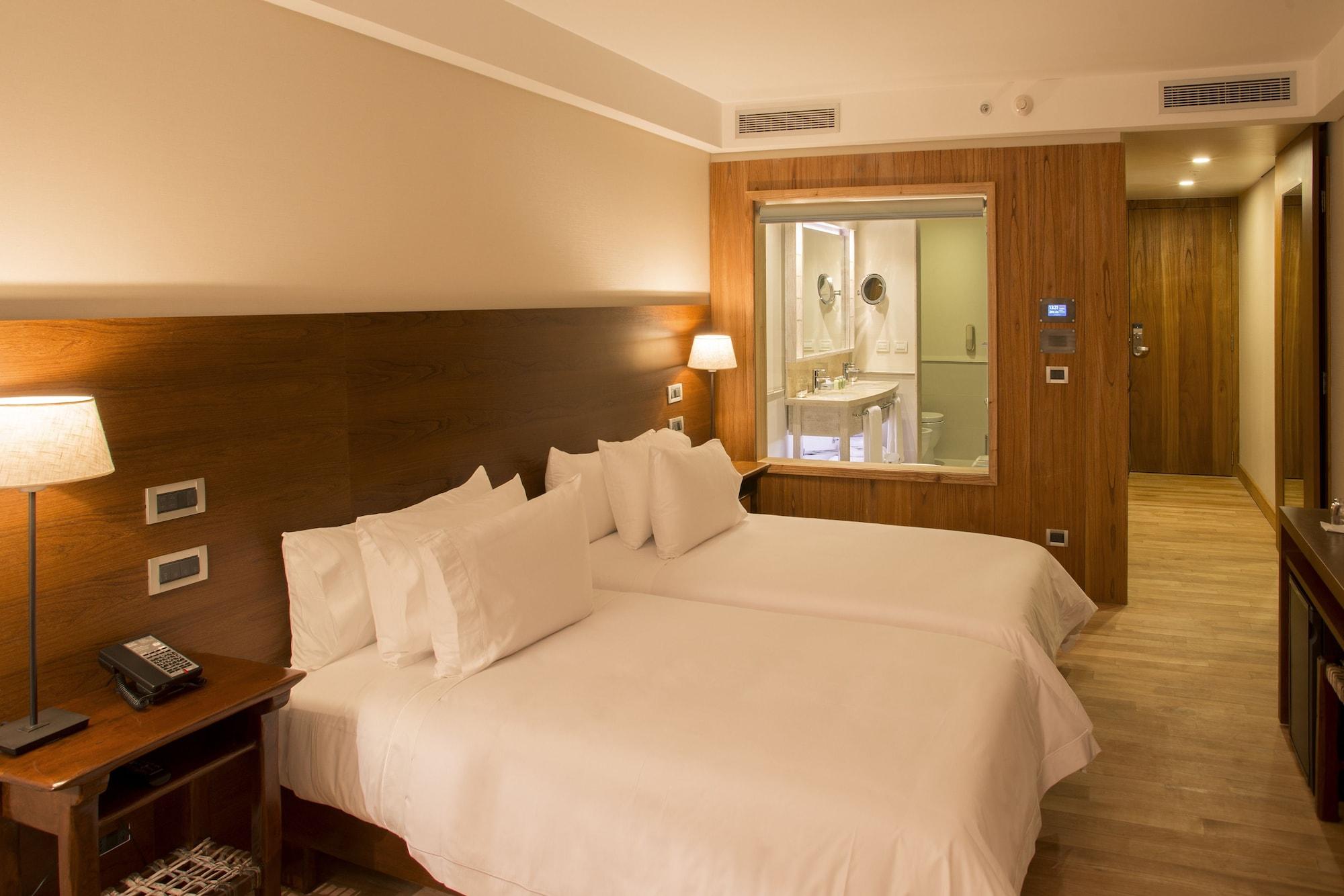Arakur Ushuaia Resort & Spa Buitenkant foto A room at the hotel