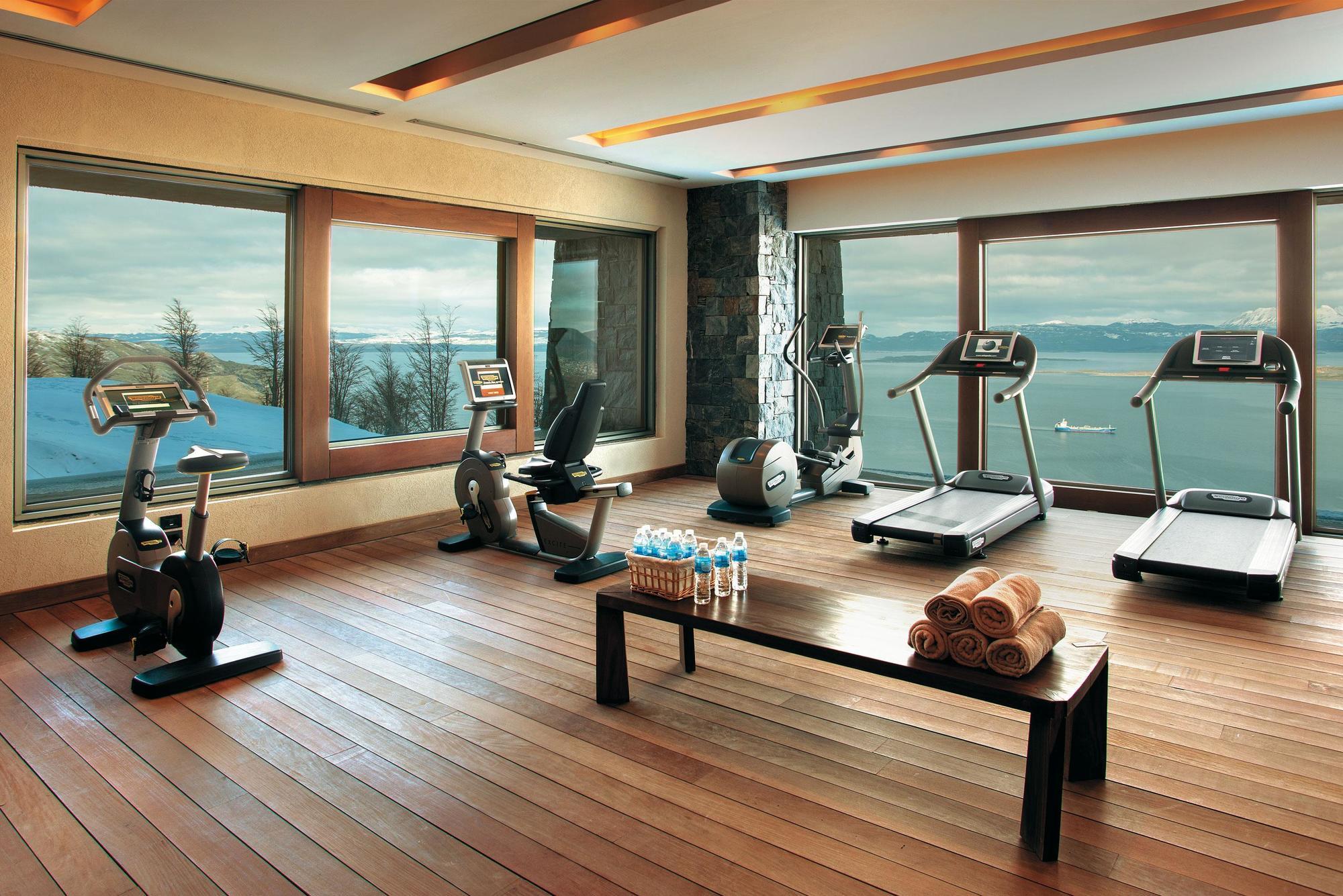 Arakur Ushuaia Resort & Spa Buitenkant foto The gym at the Taj Bengal