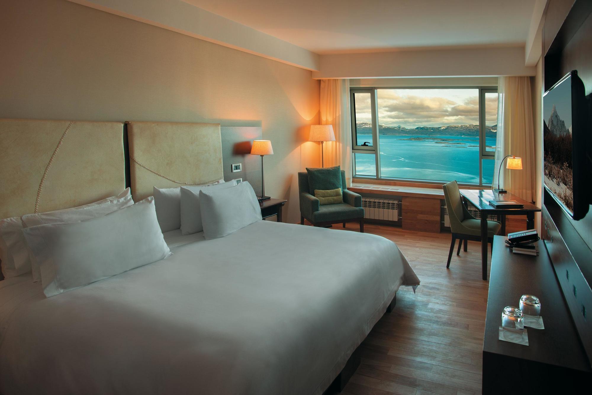 Arakur Ushuaia Resort & Spa Buitenkant foto A room at the hotel