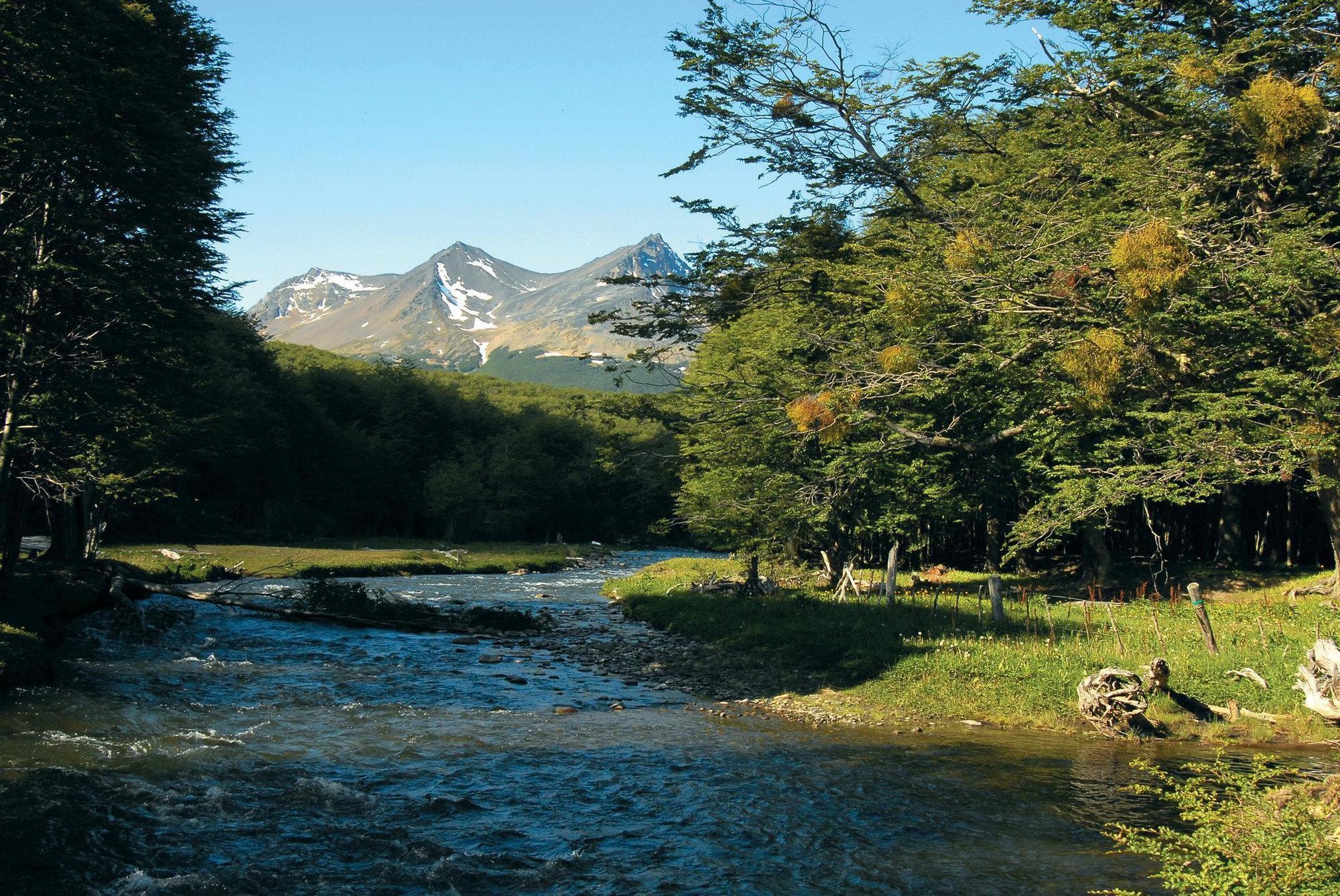 Arakur Ushuaia Resort & Spa Buitenkant foto The river near the town of Cumbres
