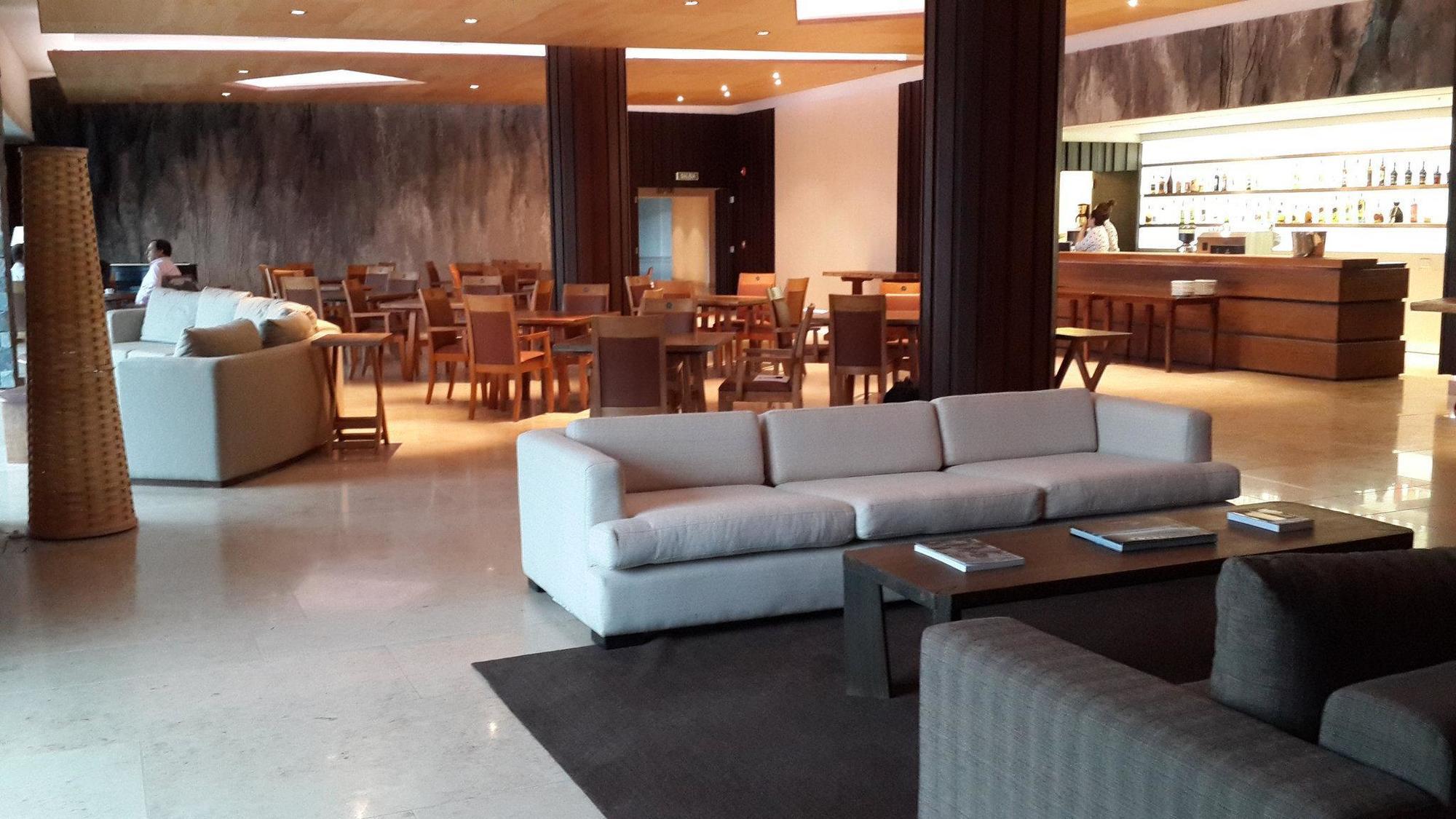 Arakur Ushuaia Resort & Spa Buitenkant foto The lounge at the airport